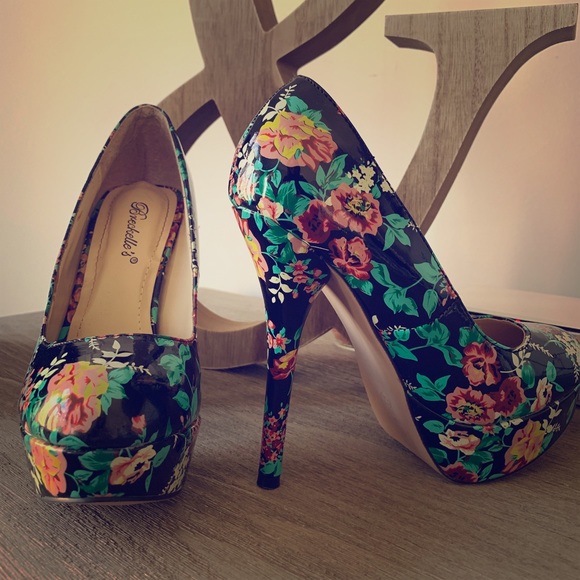 Breckelles Shoes - Floral 5 inch heels
